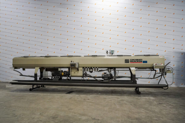 Plastima Used Machinery - Plastic Extrusion Milacron LLC V-225 1 6 vacuum Front