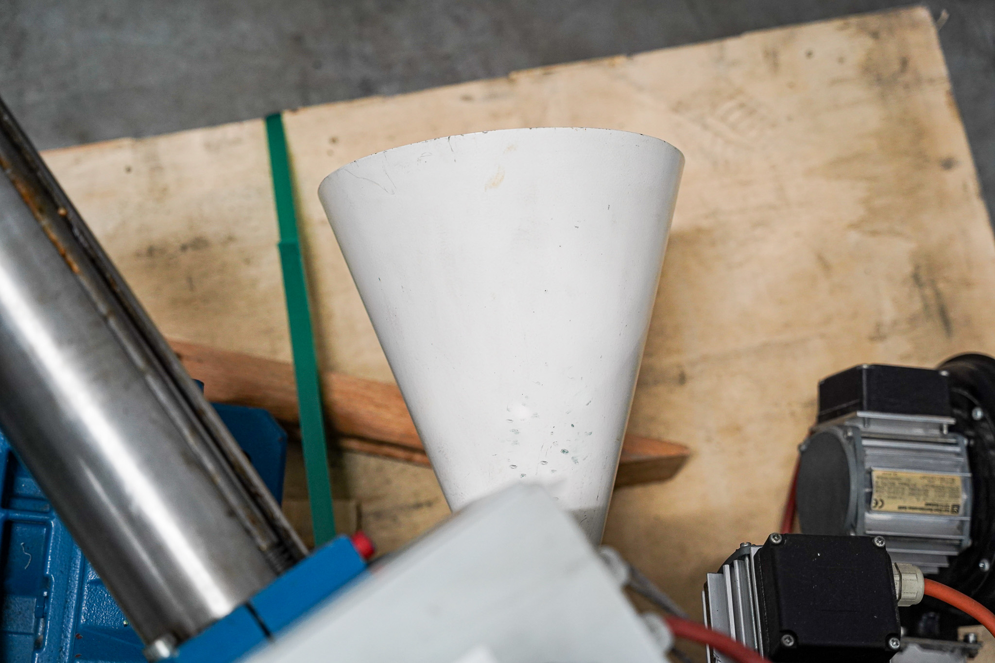 Plastic Extrusion Hans Weber ZE 20 20mm 1999 Plastima Used Machinery Hopper